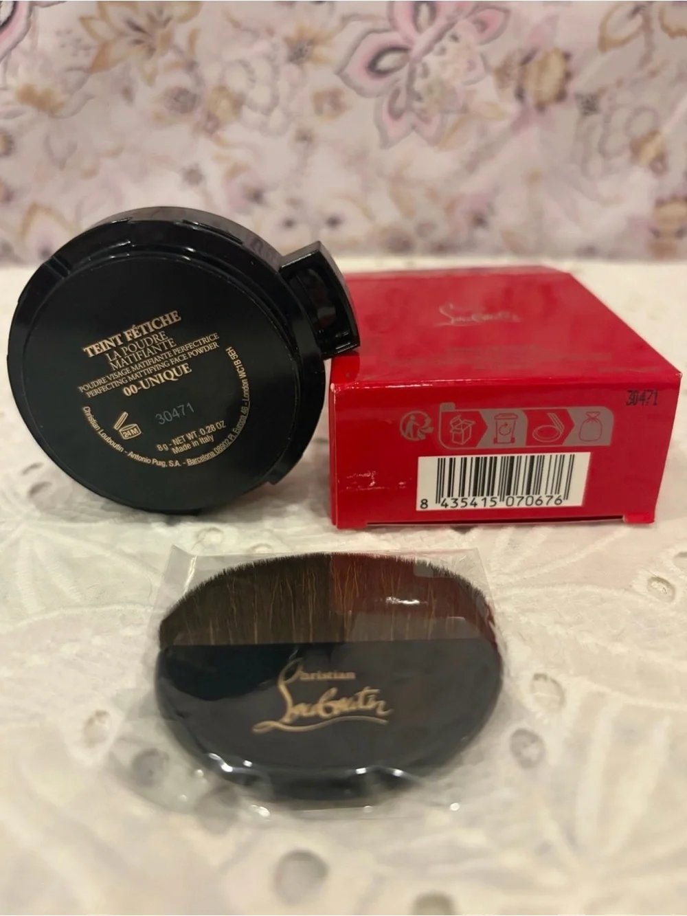 Christian Louboutin Teint Fétiche Powder Compact in Unique with Red Box